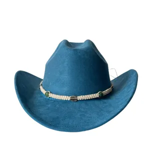 Cappello da cowboy western in camoscio sintetico con fascia intrecciata e perle verdi.