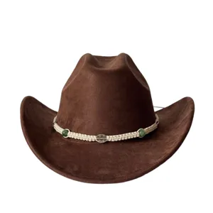 Cappello da cowboy western in pelle scamosciata marrone con corda e perline verdi.
