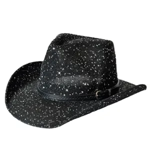 Vista ravvicinata dettagliata del cappello da cowboy nero con paillettes, trama e fibbia.