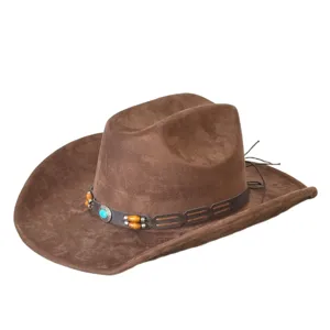 Vue détaillée du chapeau de cowboy occidental marron en suédine avec bande turquoise.