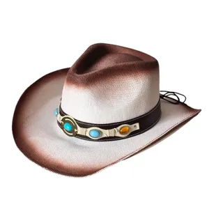 Vue detaillee chapeau de cowboy western en paille degradee avec bande decoree de pierres.