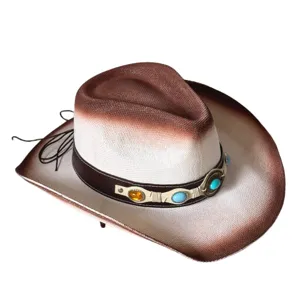 Gros plan de chapeau de cowboy occidental en paille dégradé rétro avec bande de cuir à bijoux.