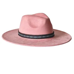 Chapeau fedora en suédine rose avec bande géométrique ethnique, large bord détail jazz chapeau.