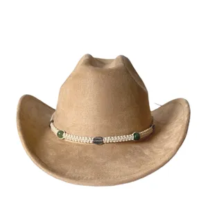 Cappello da cowboy western in camoscio con tesa larga e fascia decorativa di perle.