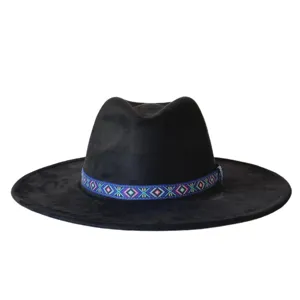 Zwarte suède fedora hoed met kleurrijke geometrische band, brede rand vintage jazz stijl
