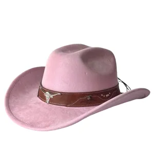 Cappello da cowboy occidentale in camoscio rosa con fascia in pelle e teschio di toro.