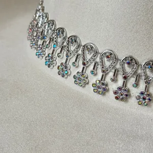 Bande de chapeau en métal décorée de strass scintillants accessoire de fête élégant