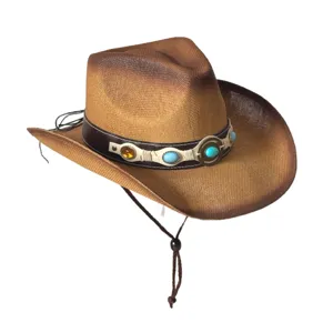 Vue détaillée de style western d'un chapeau de paille cowboy avec turquoise et bracelet.