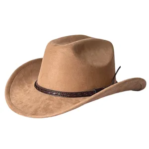 Primo piano dettagliato del cappello da cowboy western marrone retro con fascia intrecciata.