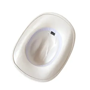 Weißer Wildleder Cowboyhut Innenseite Detailaufnahme, vintage Party Kostümhut für Damen.