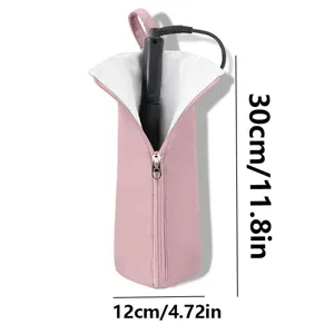 Vista dettagliata della custodia termoresistente portatile per arricciacapelli rosa.