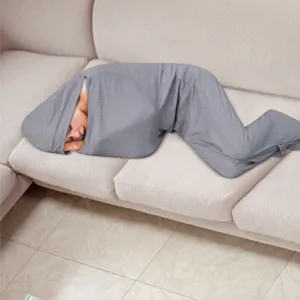 Vista detallada del cómodo body sensorial elástico gris, ideal para la relajación y el confort.