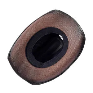 Retro bruine geweven westerse cowboyhoed met gebogen rand voor zomerse buitenactiviteiten.