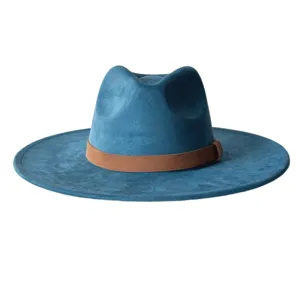 Vue détaillée d'un chapeau fedora bleu en suédine à large bord avec ceinture marron, jazz.