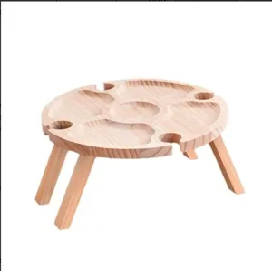 Hölzerner Klapptisch für Picknick mit Glashaltern und Fächern für Partys im Freien.