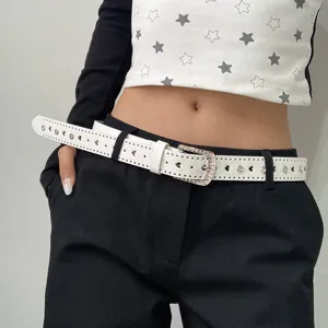 Ceinture en cuir blanc avec strass et découpes en cœur, accessoire de mode pour femme.