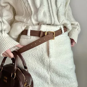 Gynaikeia Minimalistiki Zoni apo Dherma PU Casual Polyetiliki Zoni Mesis me Tetoragoni Metaliki Agrafa Karpitsas gia Moda Kathimerina Roycha