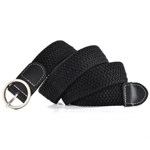 Ceinture tressée élastique pour femmes avec boucle en métal, présentée enroulée.