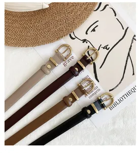 Detailansicht eleganter schmaler Damen Ledergürtel mit goldener Schnalle für den Alltag.