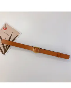 Stijlvolle slanke retro lederen damesriem met mooie vierkante metalen gesp voor jeans.