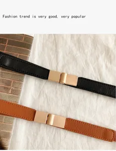 Cinturon elastico de mujer con hebilla metalica, un elegante accesorio para abrigo.