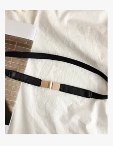 Cinturón elástico de mujer con hebilla dorada, accesorio vintage elegante para abrigos y vestidos.