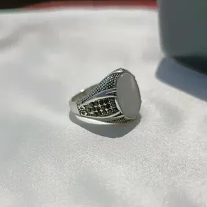 Anello vintage retrò etnico da uomo in lega placcata argento pietra occhio di gatto bianco
