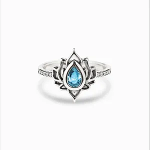Squisito anello fiore di loto in argento con cristallo blu a goccia e zirconi da donna