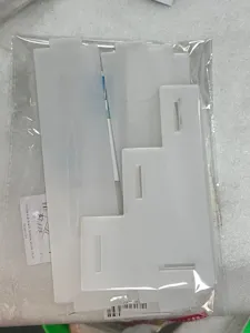 Transparenter Acryl 3-Stufen Display Ständer für Figuren Sammlerstücke und Cupcakes.