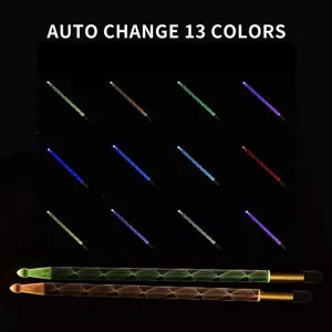 Leuchtende Acryl Drumsticks mit 13 automatisch wechselnden Farben für Bühnenshows und Jazz.