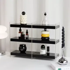 Detalle de estante de almacenamiento de escritorio de acrílico, organizador transparente cosméticos.