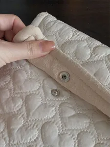 Süße gesteppte Herz iPad Tablet Laptoptasche Detailansicht, weiche Schutztasche Hülle 14