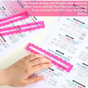 Mahjong Punktekarten Set mit rosa Kunststoff Linealen zum einfachen Ablesen im Spiel.