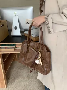 Vintage brown commuter handbag for women, large capacity trendy shoulder tote bag.