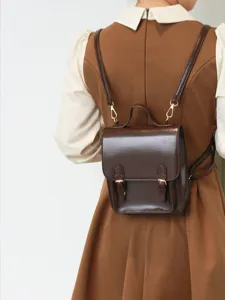 Sac à dos mini en cuir marron classique, petit sac de style collégien rétro pour femmes.