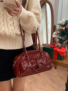 Dunkelrote Lackleder Umhängetasche für Damen mit süßen Schleifen, stylische Bowling Handtasche.
