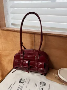 Weinrote Schleife Umhängetasche, stilvolle Bowling Handtasche für Damen tägliches Pendeln.