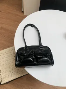 Schwarze Schleife Schultertasche, glänzendes Lackleder Achselhandtasche, elegante Pendlertasche.
