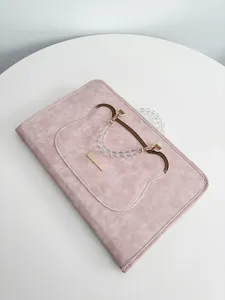 Schicke rosa Laptoptasche mit Perlenhenkel, ideal fur 13 bis 16 Zoll Computer Detailansicht.