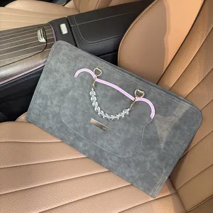 Schöne graue Laptoptasche mit Perlenhenkel und rosa Bärenstickerei für 13 bis 16 Zoll Laptops.