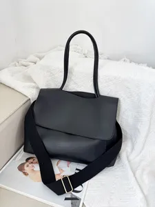 Damen schwarze große Kapazität Schultertasche breiter Riemen Pendler Handtasche Detail.