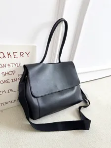 Schwarze PU Leder Umhängetasche mit breitem Gurt, ideale große Pendlertasche für Damen.