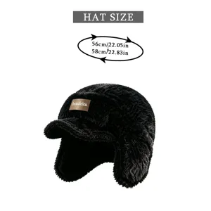Zwarte pluche winter trapper muts met lederen patch, warme oorkleppen voor buiten.