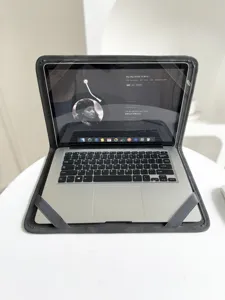 Strapazierfähige graue Laptop-Schutzhülle mit Gurtbändern für 13 14 15 Zoll Notebooks.