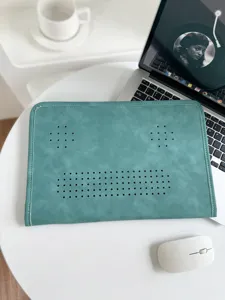 Minimalistische grüne Leder Laptoptasche mit Kühlungsloch-Design für 13 14 15 Zoll Notebooks.