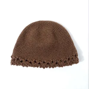Gorro de punto marrón con encaje calado de ganchillo, sombrero elegante para outdoor.