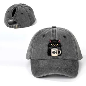 Cappellino da baseball grigio slavato per coda di cavallo con stampa gatto e tazza nope.