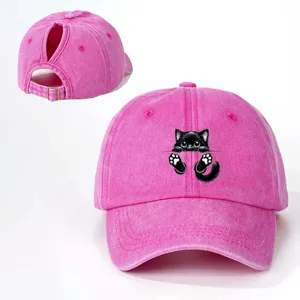 Gorra de béisbol rosa para coleta con bonito diseño de gato negro y ajuste trasero.