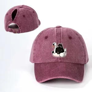 Gorra de béisbol de algodón lavado con abertura para cola de caballo y estampado de gato ajustable.