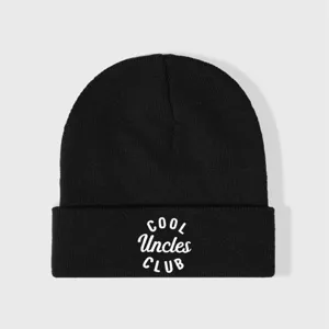 Berretto in maglia nera con elegante ricamo bianco Cool Uncles Club per attività.